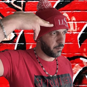 Bonnet Le S , Pompon